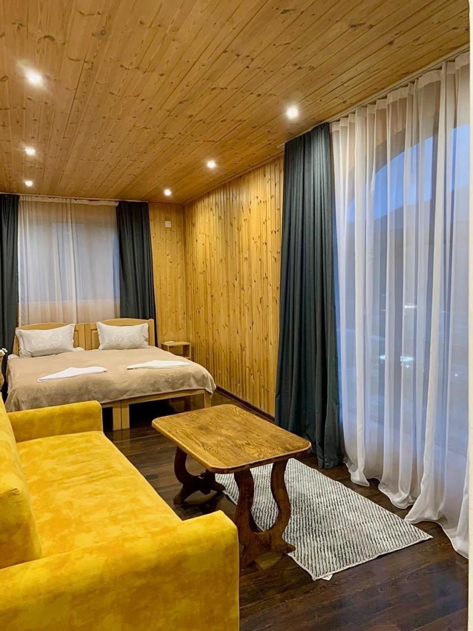 Guest House Keti Margiani Mestia Bagian luar foto